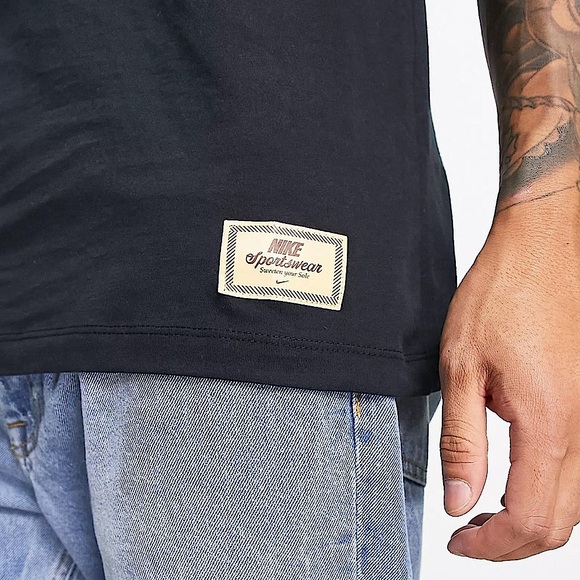 NWOT Nike Tee - Picture 5 of 8